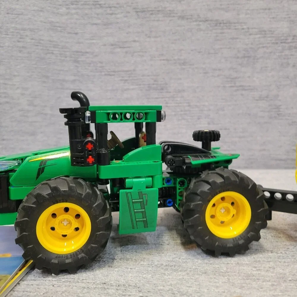 Lego Technic John Deere 9620R 4WD Tractor 42136